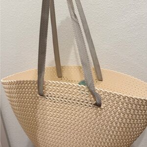 NEW Women’s waterproof beach tote
